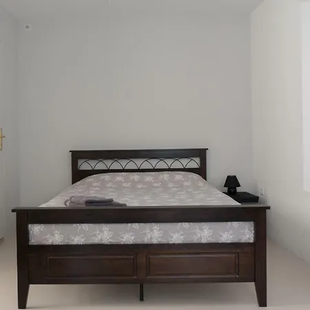 The Little In Plaka Apartment *