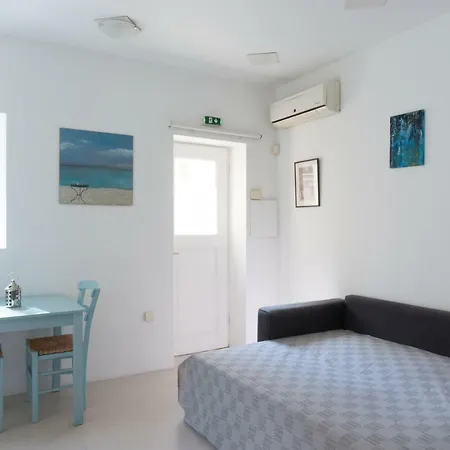 The Little In Plaka Apartment